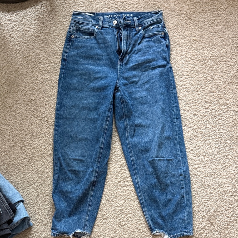 American Eagle Relaxed Mom Jeans - Blue